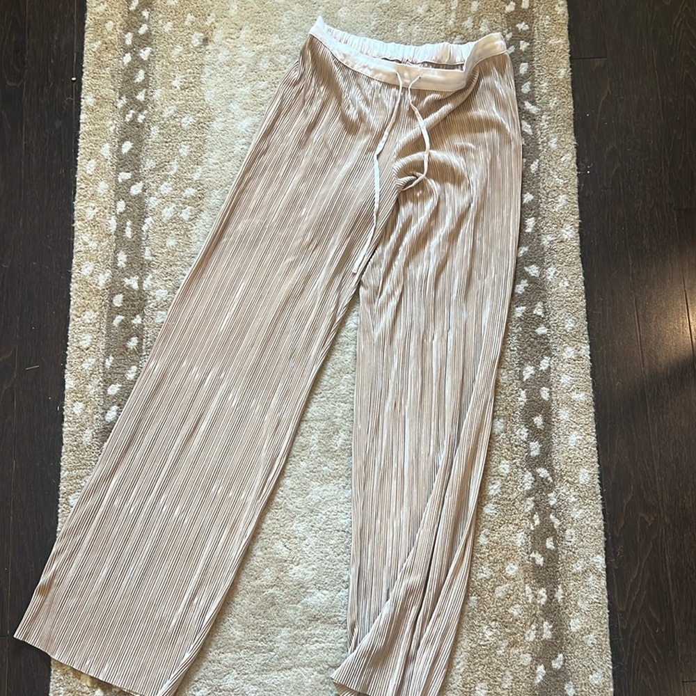 Victoria’s Secret Gold Metallic Shine Pleated Pant